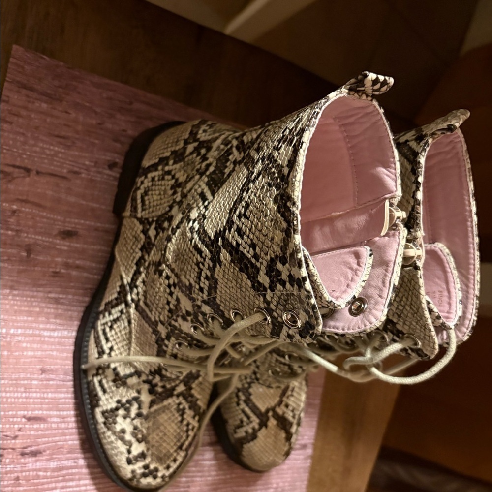 Snakeskin designed Lace-Up Ankle Boots-Coconuts Woman’s size 8 . Pink interior.